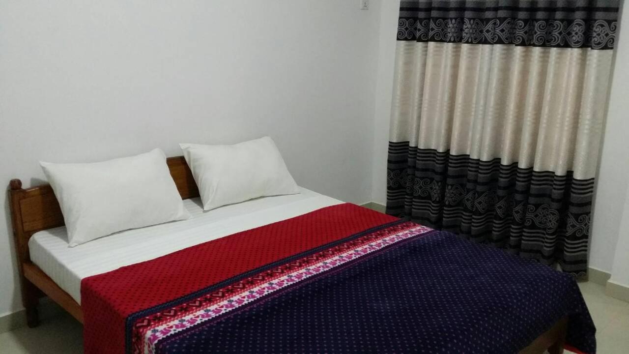 Tea Breeze Motel Nallathanniya Bagian luar foto