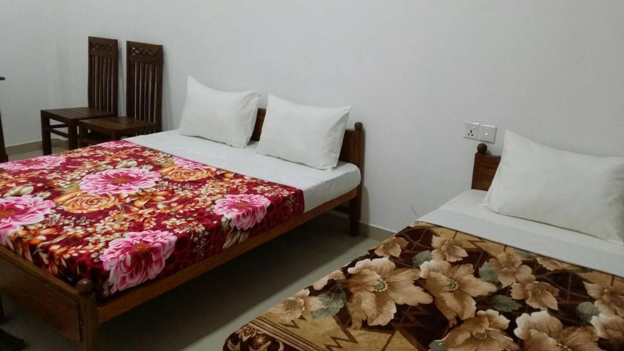 Tea Breeze Motel Nallathanniya Bagian luar foto