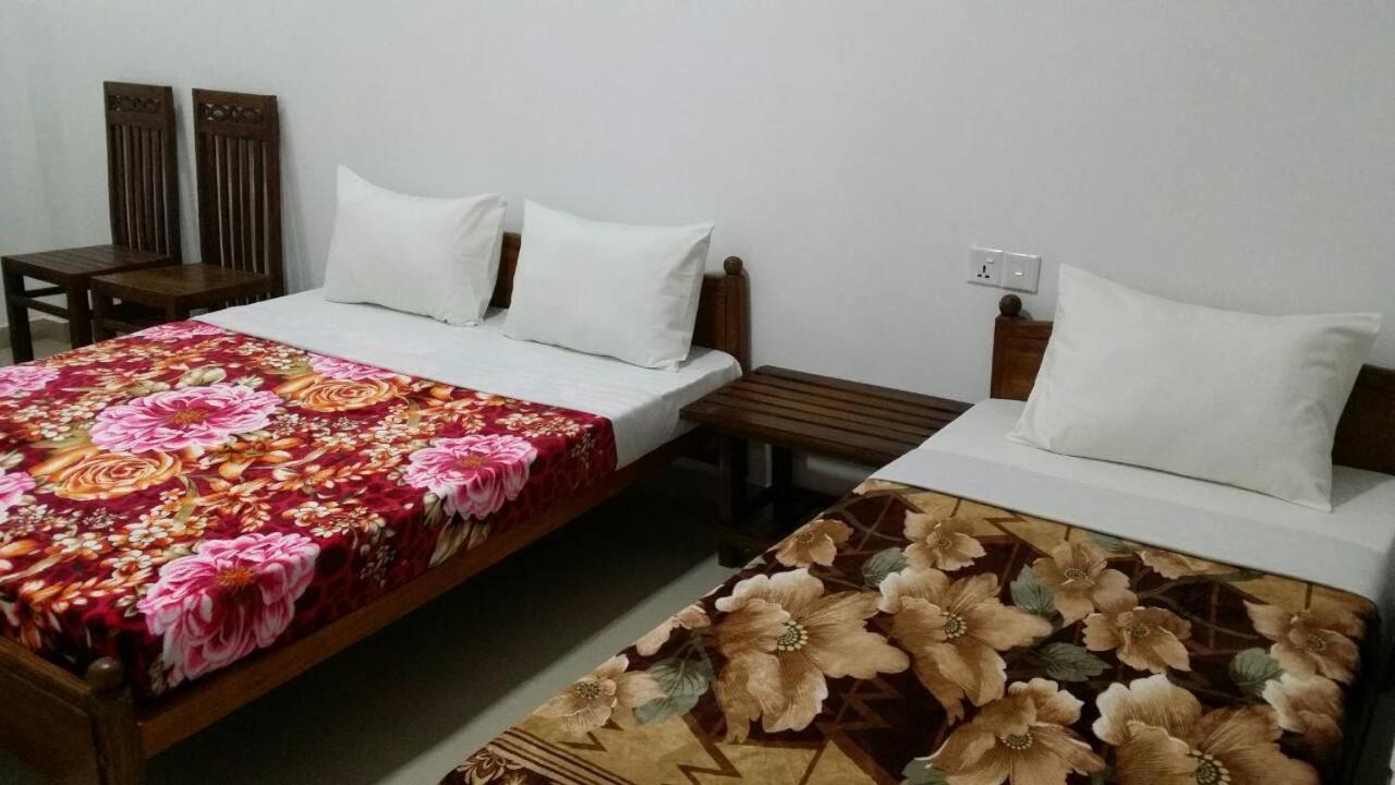 Tea Breeze Motel Nallathanniya Bagian luar foto